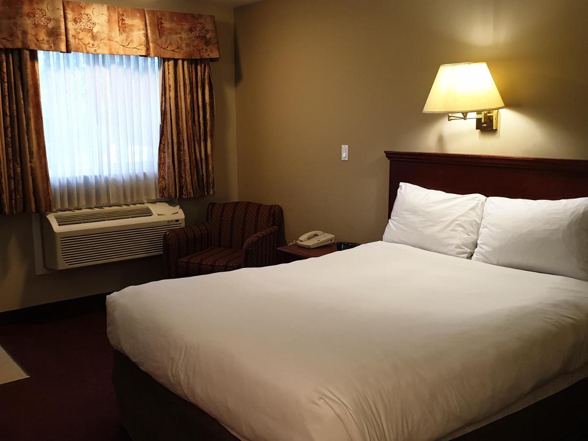 Riverland Inn & Suites Kamloops Exterior foto